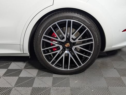 Certified 2025 Porsche Cayenne GTS AWD/4WD image 12