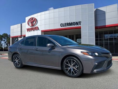 Used 2024 Toyota Camry SE image 1