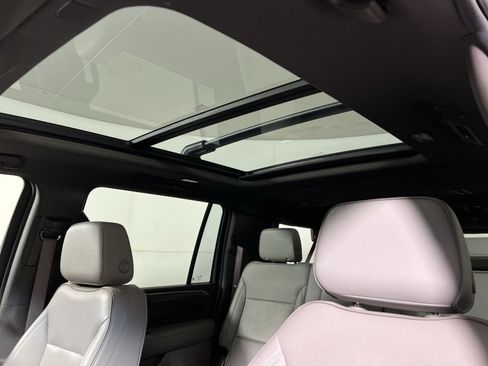 Used 2022 GMC Yukon XL SLT w/ SLT Premium Package image 23