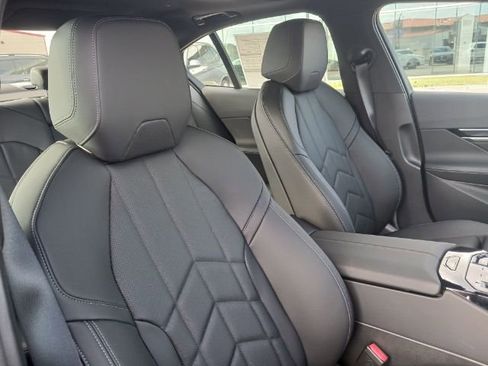 New 2024 BMW i5 eDrive40i w/ Convenience Package image 18