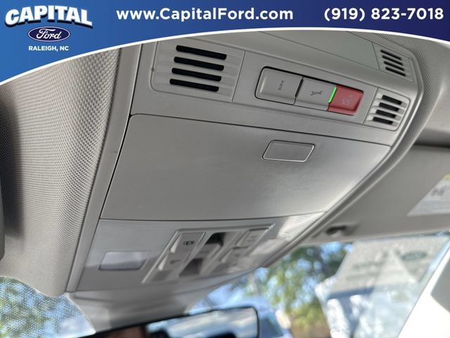 Used 2025 Volkswagen Jetta SE FWD image 33
