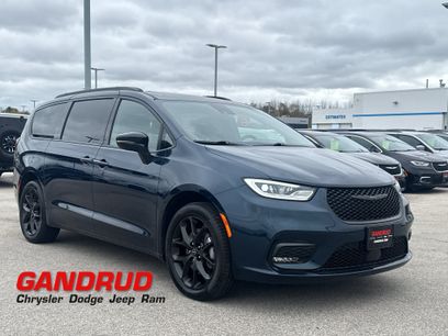 Used 2025 Chrysler Pacifica Limited