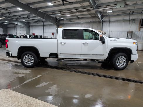 Used 2024 Chevrolet Silverado 2500 High Country w/ Technology Package image 2