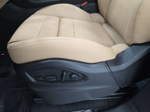 Certified 2026 Porsche Cayenne AWD/4WD image 23