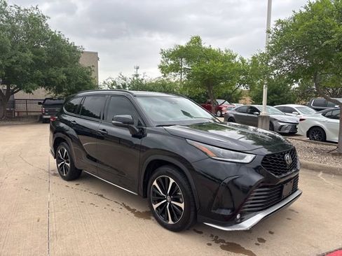 Used 2021 Toyota Highlander XSE image 3