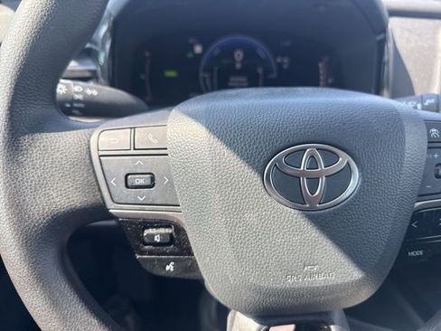 Used 2025 Toyota Camry LE image 12