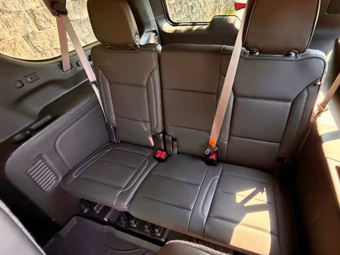 Used 2023 GMC Yukon XL Denali AWD/4WD image 36