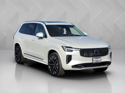 Certified 2025 Volvo XC90 T8 Ultra w/ Protection Package Premier image 8