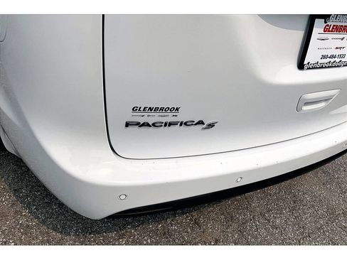 Certified 2025 Chrysler Pacifica Limited FWD image 39