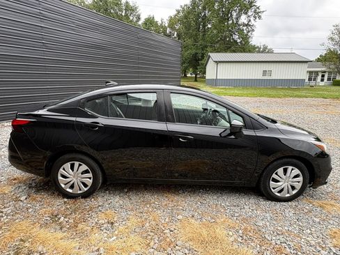 Used 2021 Nissan Versa SV FWD image 10