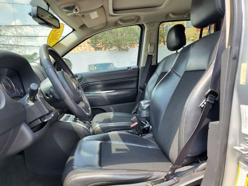 Used 2014 Jeep Compass Latitude w/ Sun/Sound Group AWD/4WD image 16