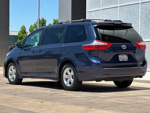 Certified 2018 Toyota Sienna LE w/ Carpet Mat Package FWD image 7