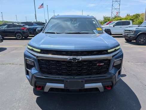 Used 2024 Chevrolet Traverse Z71 AWD/4WD image 2