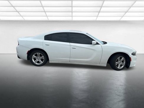 Used 2019 Dodge Charger SXT w/ Leather Interior Group RWD image 4
