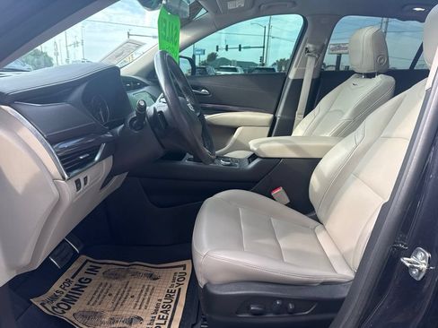 Used 2022 Cadillac XT4 Luxury w/ Cold Weather Package FWD image 24