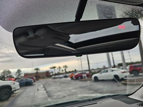 Used 2017 Subaru Forester 2.5i Limited image 21