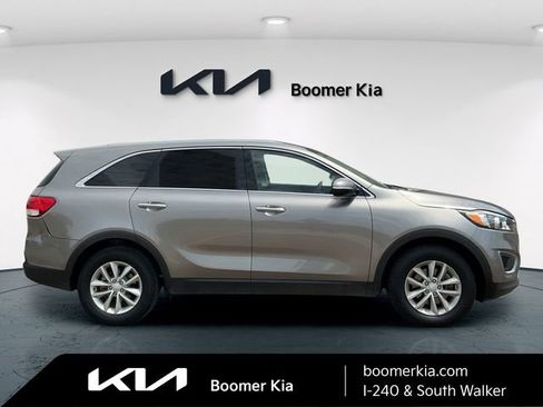 Used 2018 Kia Sorento L FWD image 4