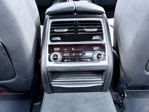 Used 2019 BMW 750i 750i w/ M Sport Package image 32