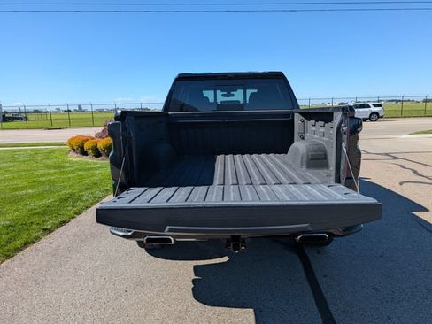 Used 2021 Chevrolet Silverado 1500 LT Trail Boss w/ Convenience Package II AWD/4WD image 10