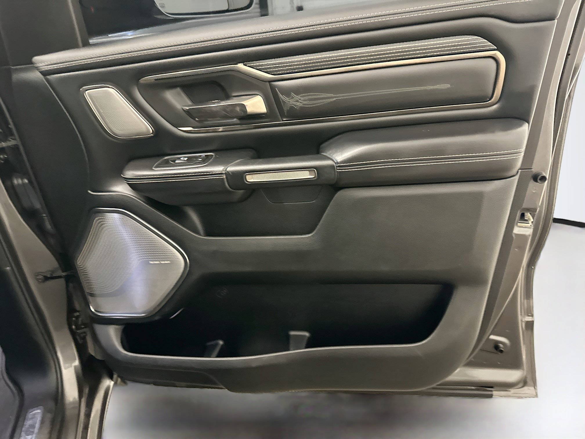 Used 2019 RAM 1500 Limited AWD/4WD image 34