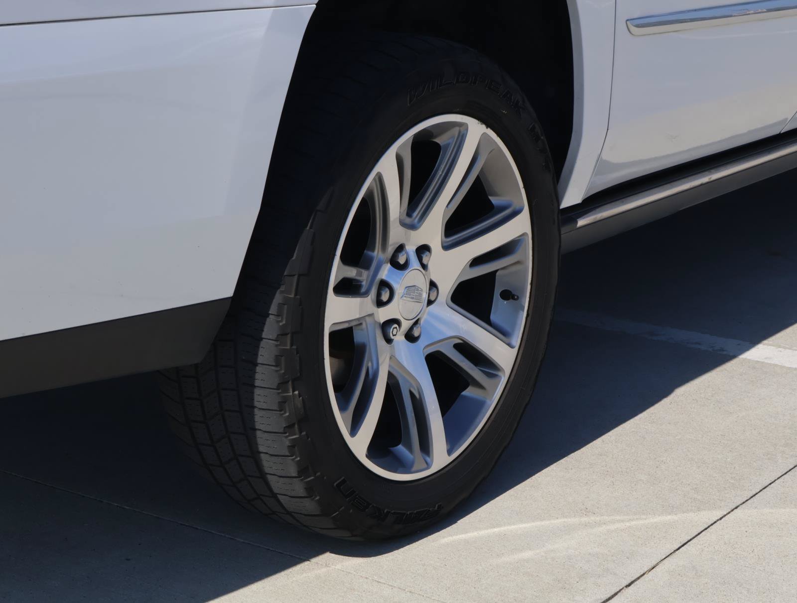 Used 2017 Cadillac Escalade ESV Premium Luxury RWD image 12