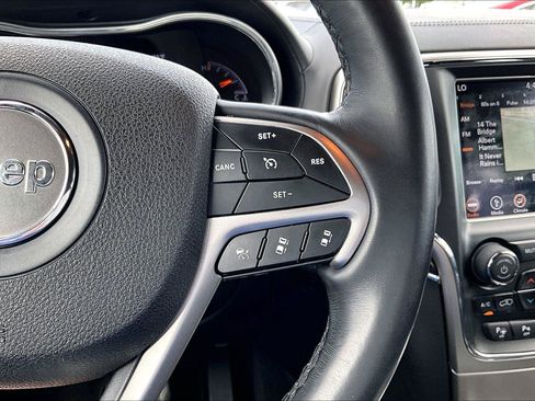 Used 2018 Jeep Grand Cherokee Overland AWD/4WD image 20