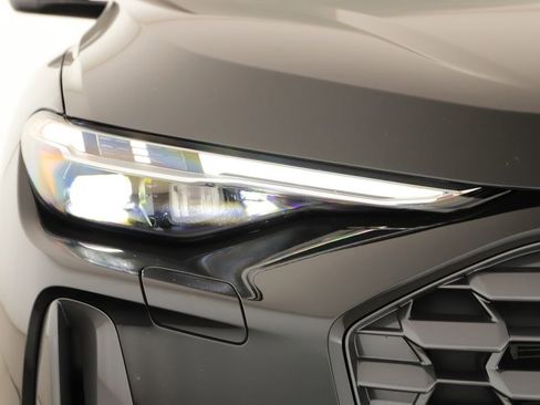 Certified 2025 Audi Q5 Prestige image 33