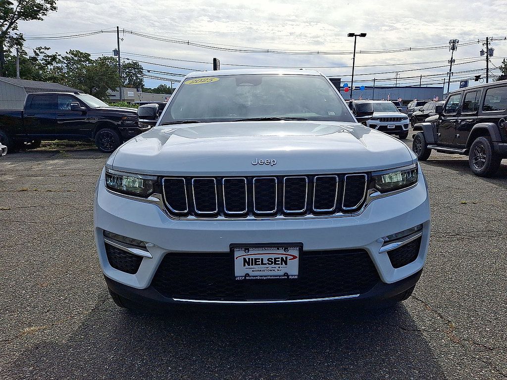 Used 2025 Jeep Grand Cherokee Limited w/ Trailer Tow Package AWD/4WD image 3