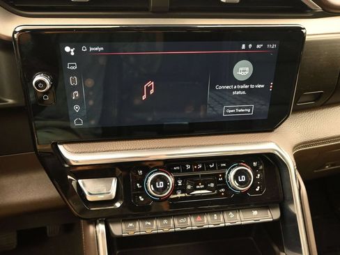 Used 2023 GMC Sierra 1500 Denali w/ Technology Package AWD/4WD image 11