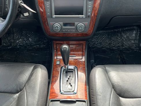 Used 2007 Cadillac DTS Luxury I w/ Sun And Navigation Package FWD image 13