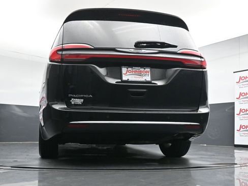 Used 2024 Chrysler Pacifica Touring-L FWD image 39