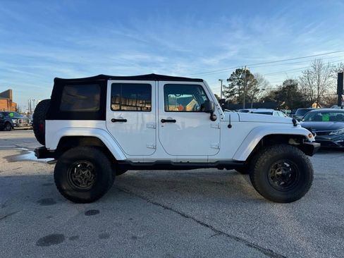 Used 2017 Jeep Wrangler Unlimited Sahara AWD/4WD image 6