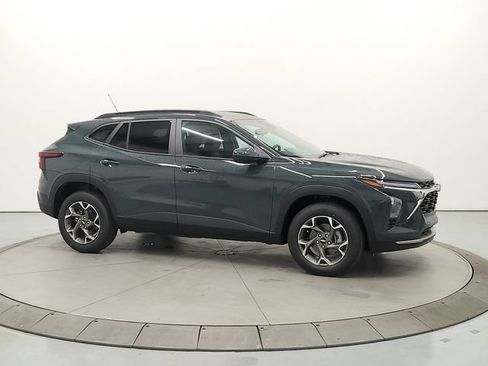 New 2026 Chevrolet Trax LT w/ LT Convenience Package FWD image 8