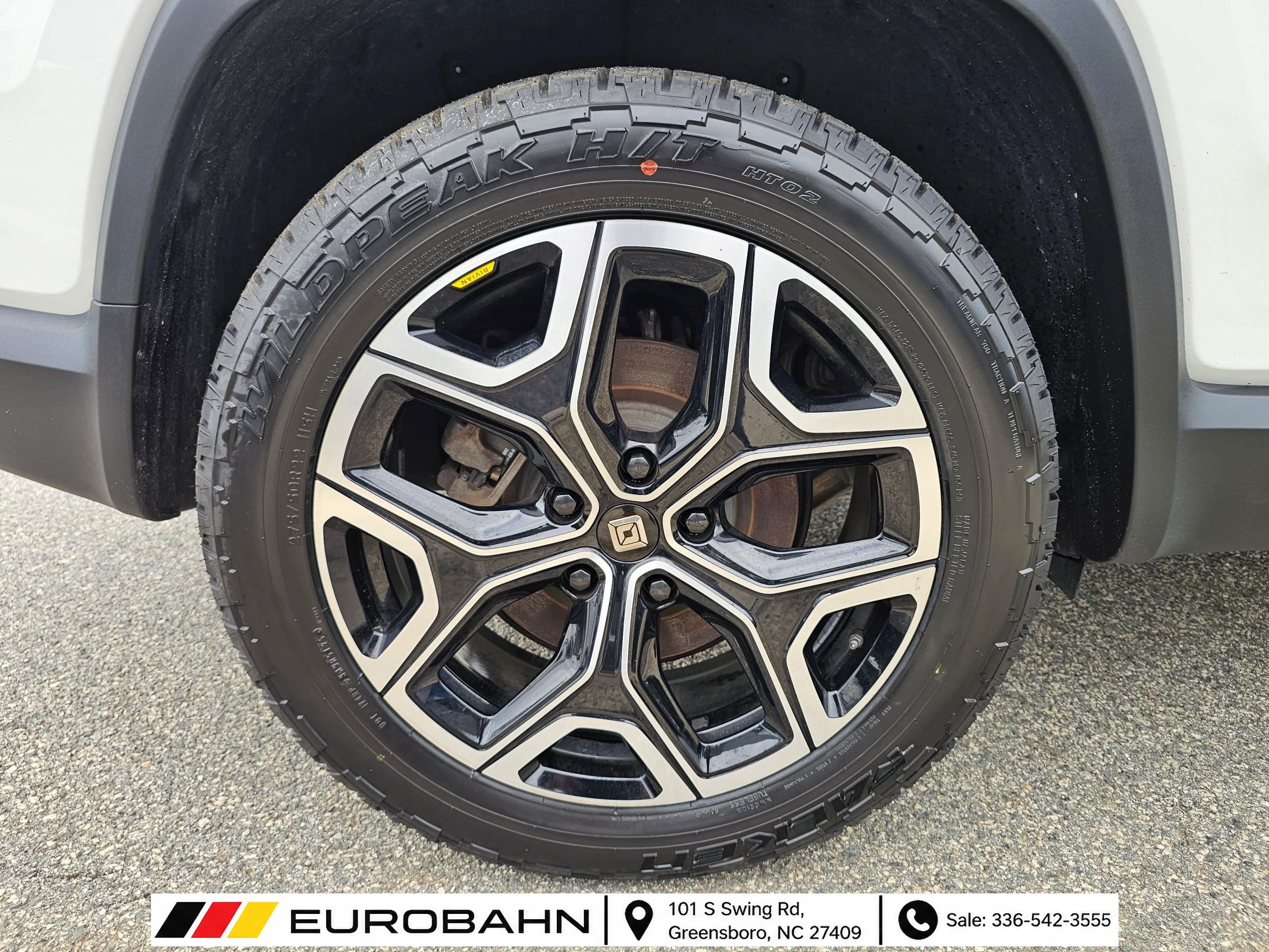 Used 2025 Rivian R1S Adventure Dual AWD/4WD image 33