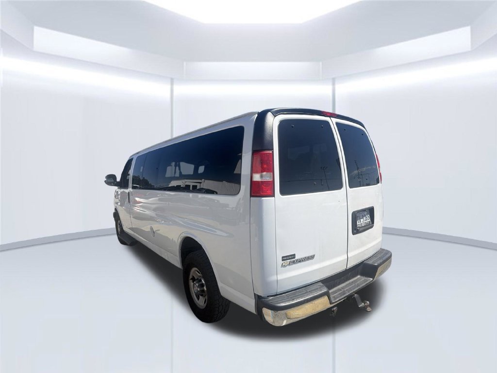 Used 2020 Chevrolet Express 3500 LT w/ LT Preferred Equipment Group RWD image 4