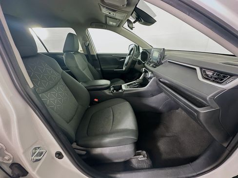 Used 2021 Toyota RAV4 XLE image 29