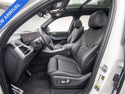 Used 2024 BMW X5 xDrive40i w/ M Sport Package AWD/4WD image 10
