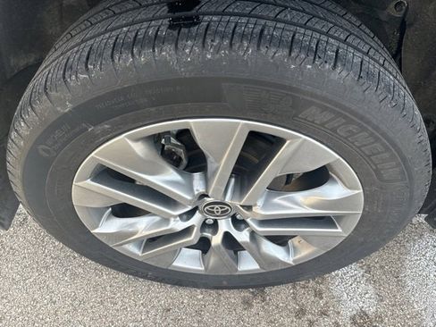 Used 2023 Toyota RAV4 XLE Premium image 16