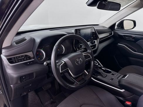 Certified 2022 Toyota Highlander LE image 9