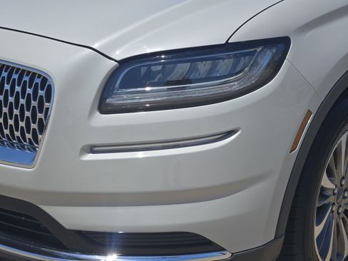 Used 2022 Lincoln Nautilus FWD w/ Premium Package image 11