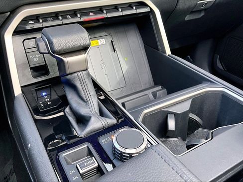 Used 2024 Toyota Tundra Limited image 33