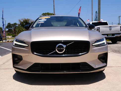 Used 2023 Volvo S60 B5 Core AWD/4WD image 2