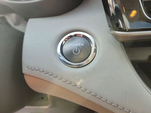 Used 2023 Toyota Highlander Limited image 28