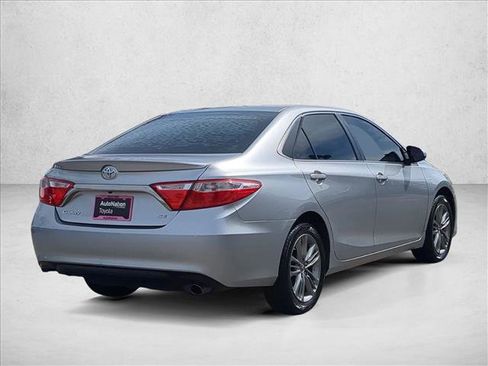 Used 2016 Toyota Camry SE image 5