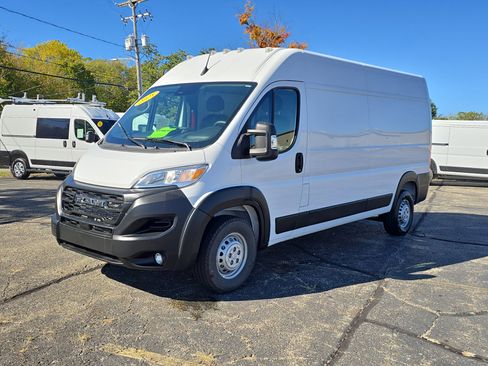 Used 2025 RAM ProMaster 2500 w/ Convenience Group image 2