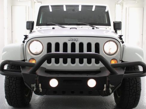 Used 2015 Jeep Wrangler Unlimited Rubicon w/ Connectivity Group AWD/4WD image 26