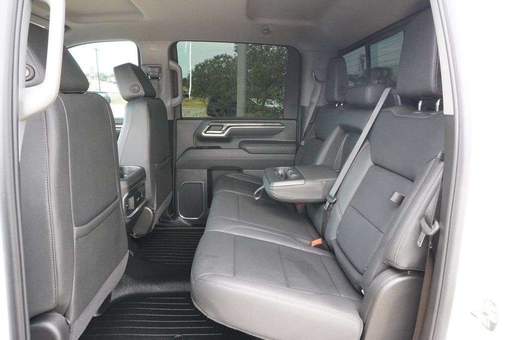 Used 2025 Chevrolet Silverado 2500 LTZ w/ LTZ Convenience Package AWD/4WD image 30