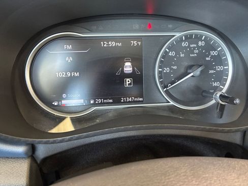 Used 2025 Nissan Versa SV FWD image 38