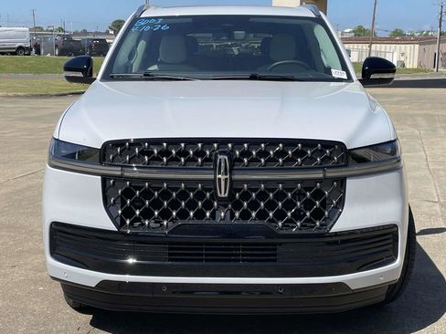 New 2026 Lincoln Navigator L Black Label AWD/4WD image 8