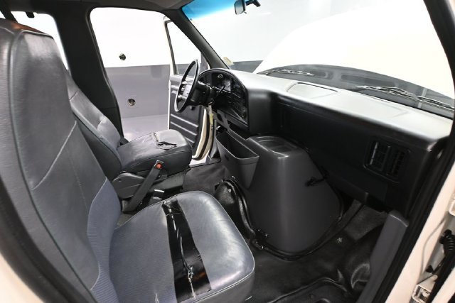Used 1995 Ford E-150 and Econoline 150 Club Wagon RWD image 32